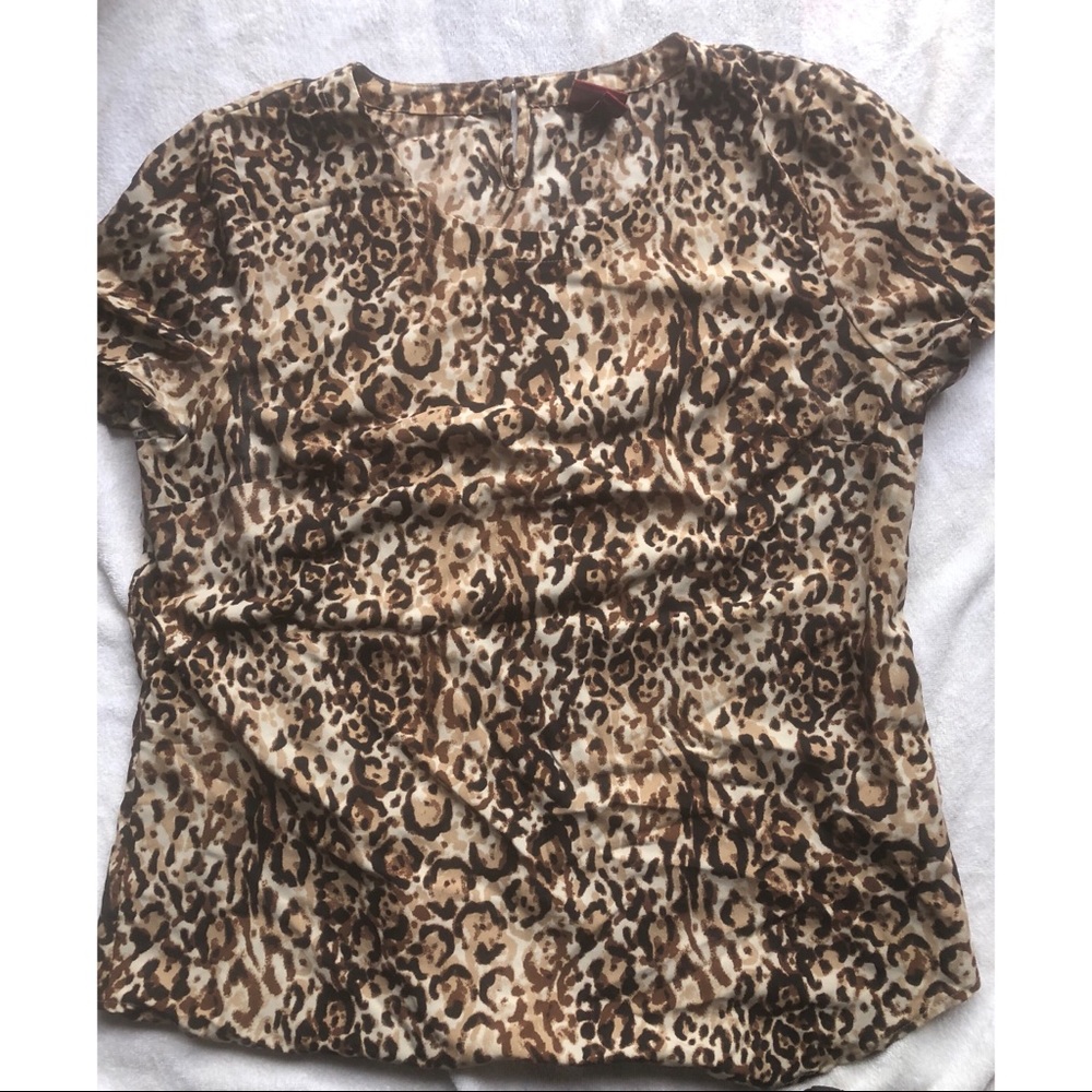 Cheetah print shirt💙